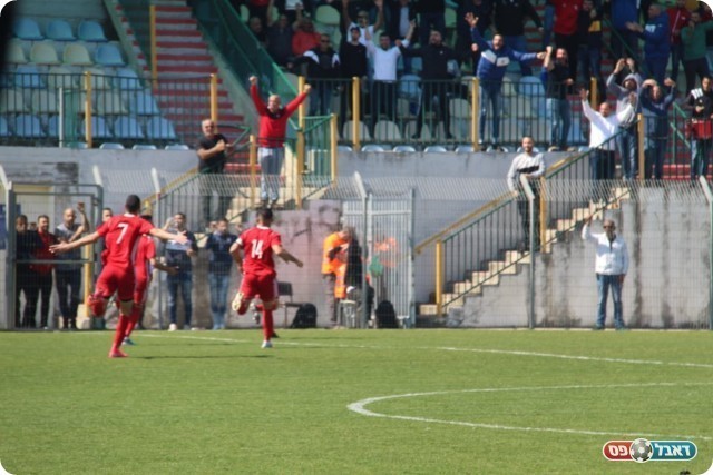 שחקני פרדיס חוגגים (פחאמנה הני)